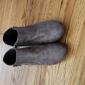 AMERICAN eagle ankle boots